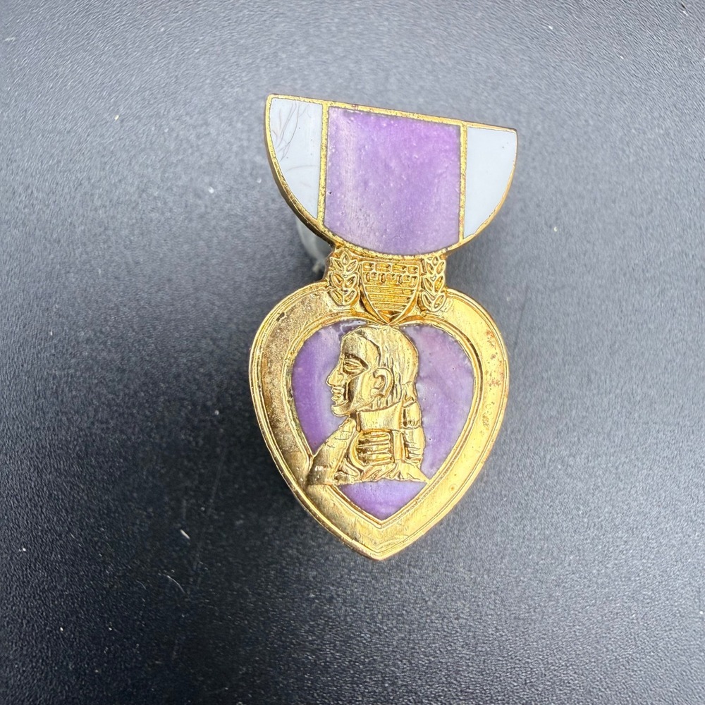 Vtg. Purple Heart George Washington Military Commemorative Lapel Pin Gold Tone